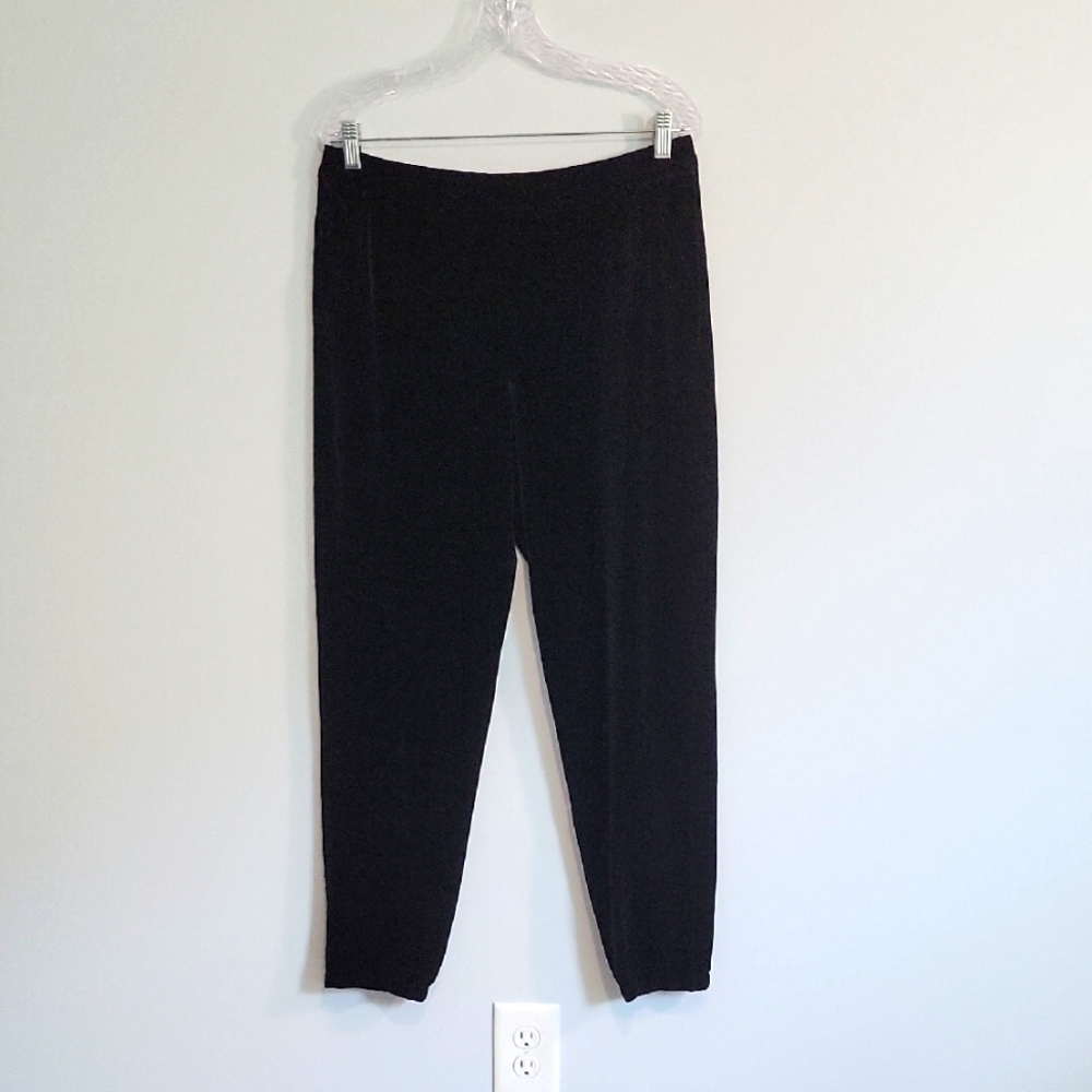 Isaac Mizrahi Women's Black Velour Pull On Jogger Pant Size Medium NWOT